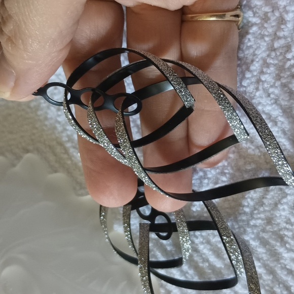 Swirl Geometric Earrings - Picture 10 of 10